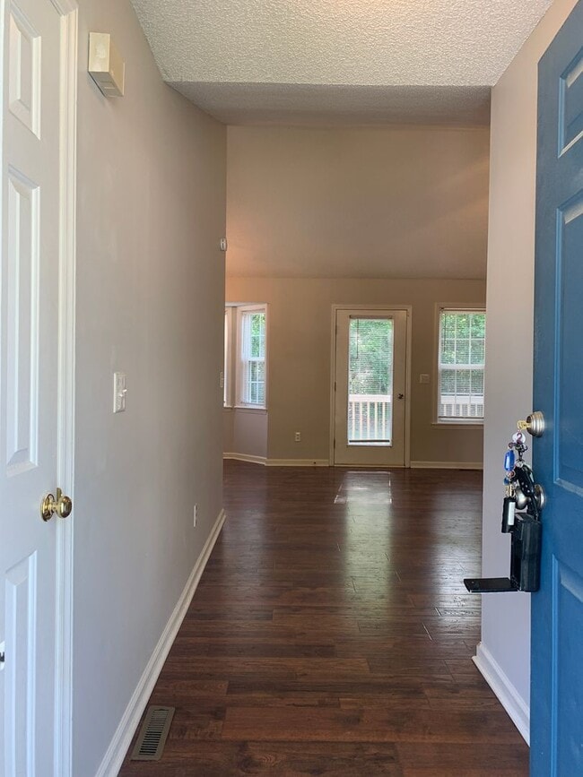 Foto del edificio - Clayton Ranch, 3 Bedrooms, Large Yard, App...