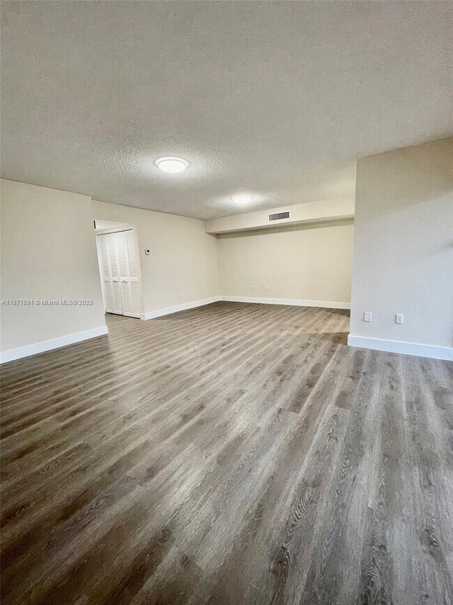 Foto del edificio - 8251 SW 157th Ave