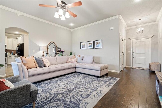 Building Photo - 711 Tamarron Dr