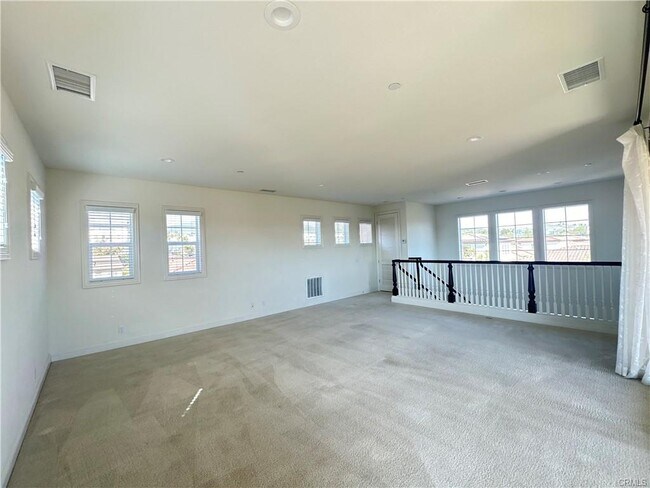 Building Photo - 5 Zion Dr