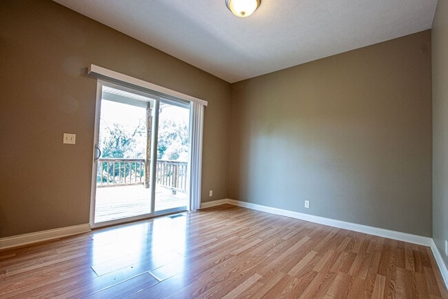 Building Photo - MOVE IN SPECIAL! 1/2 OFF FIRST FULL MONTH ...