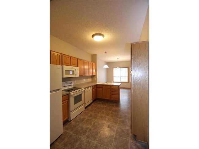 Building Photo - 9476 Talon Ct