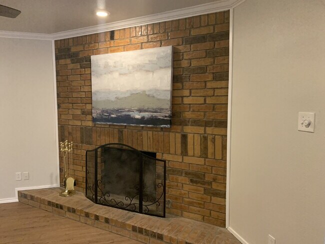 Foto del edificio - Beautiful 2 Bedroom Duplex Near Restaurant's & Grocery Store