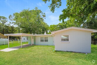 Building Photo - 6537 Pine Cir N