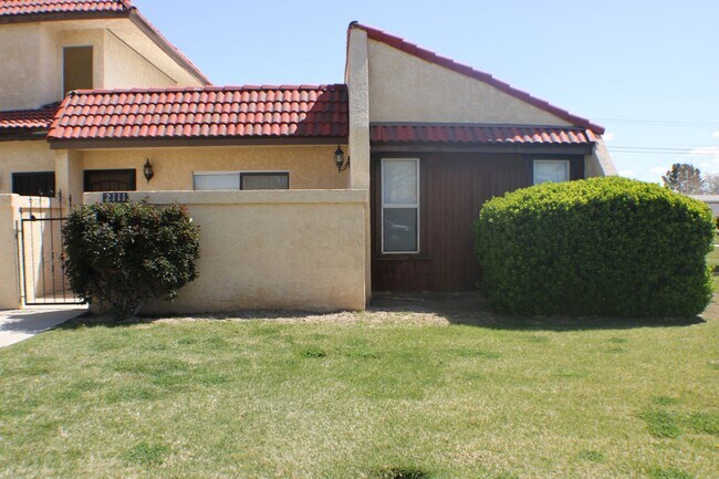 Foto del edificio - Charming 2-Bedroom Home in Gated Community...