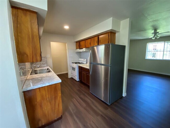 Foto del edificio - 3719 Hiford Dr
