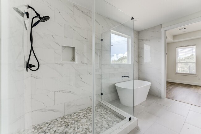 Foto del edificio - 7117 Tierwester St