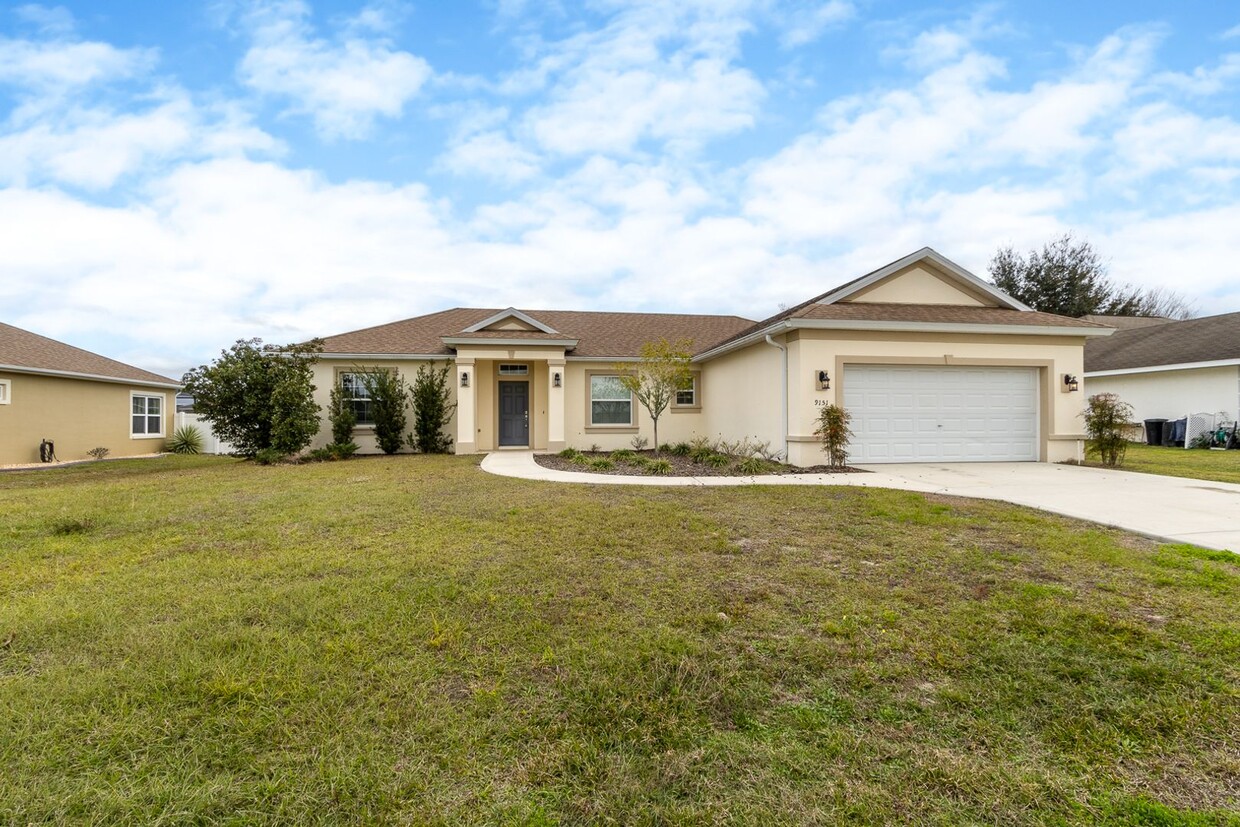 Primary Photo - Charming Modern Home in Summercrest Subdiv...