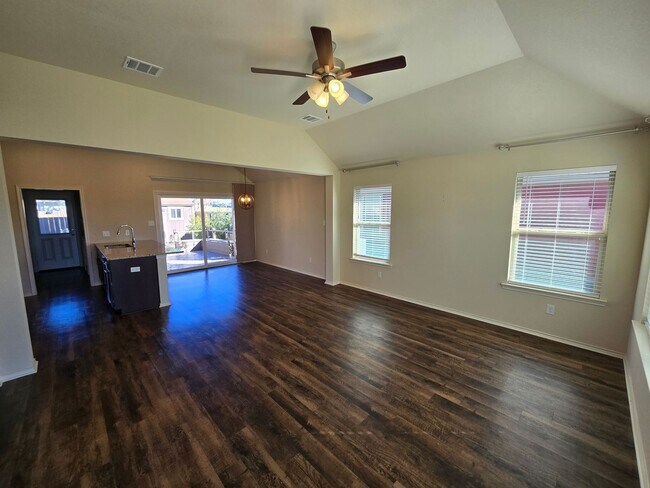 Building Photo - Cozy 3 Bedroom 2 Bath Home in Navasota!!