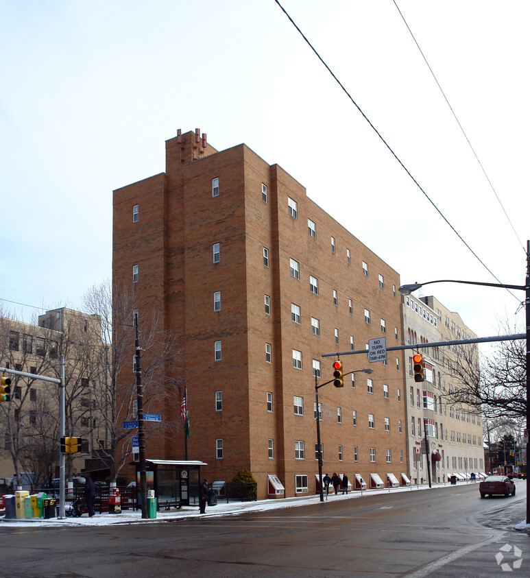 Building Photo - Carson Towers