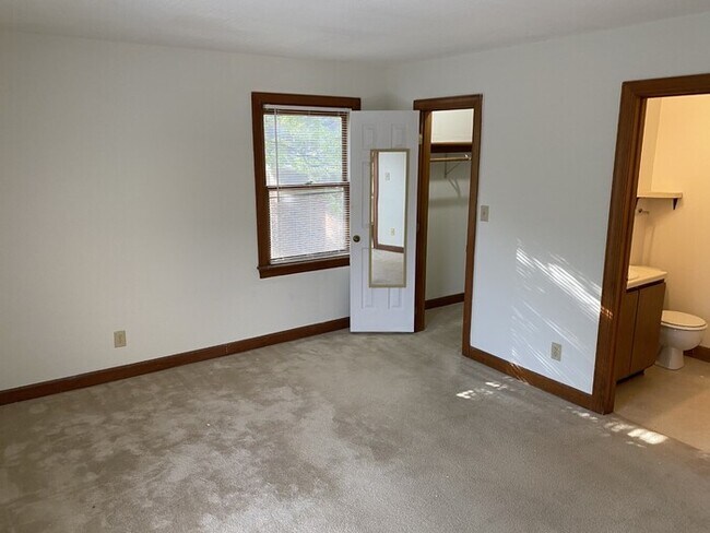 Building Photo - 3515 Ivy Commons Dr