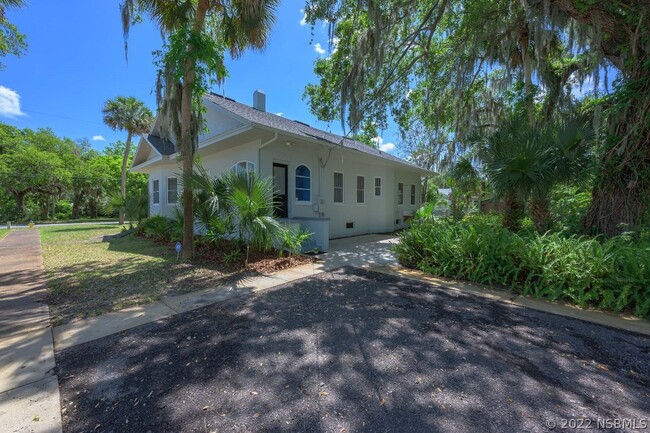 Building Photo - 1200 Live Oak St