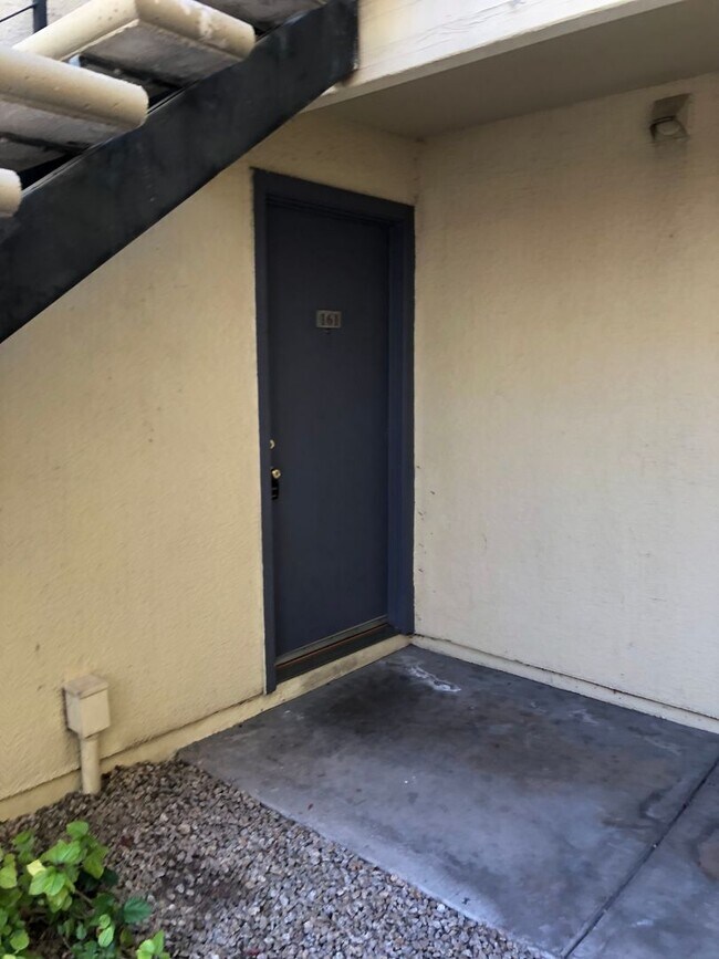 Building Photo - Melrose District 2 Bedroom / 2 Bath Ground...