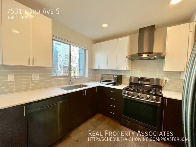 Foto del edificio - Bright Townhome Close to Parks and Restaur...