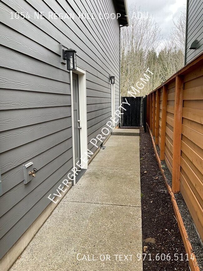 1054 NE Regan Hill Loop Unit ADU, Estacada, OR 97023 Room for Rent in