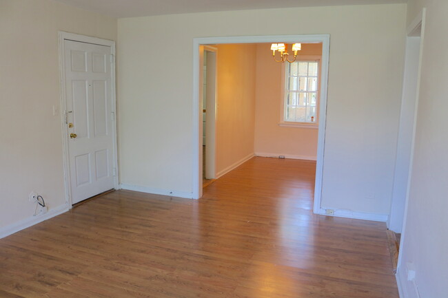 Building Photo - 2840 Fairway Dr