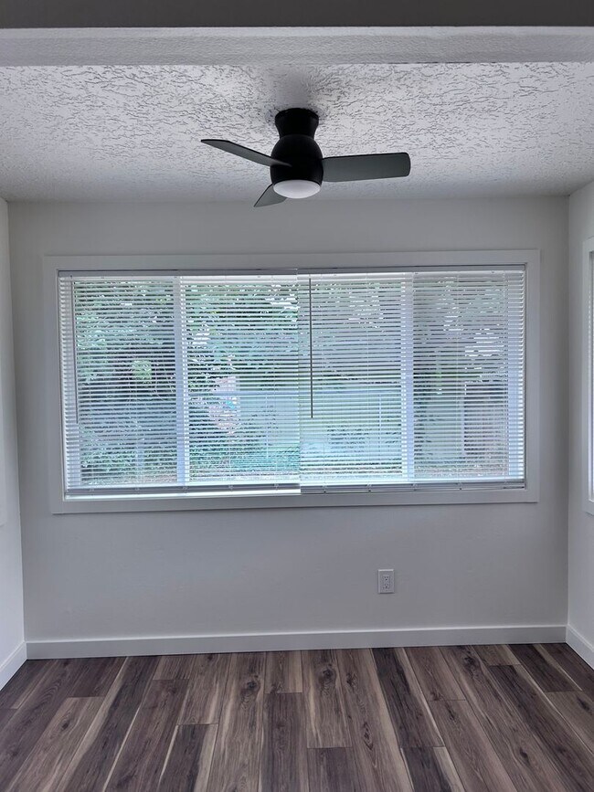 Foto del edificio - Single Level 4 bedroom in Heart of Vancouver