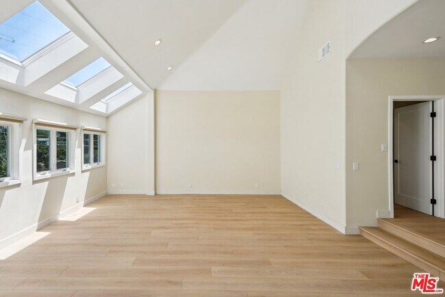 Foto del edificio - 5131 Campo Rd