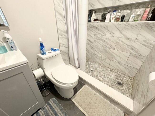 Building Photo - 20 Howell St