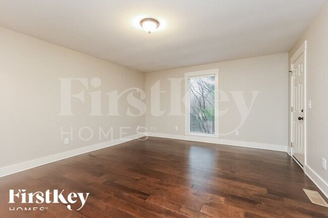 Foto del edificio - 208 Beech Dr