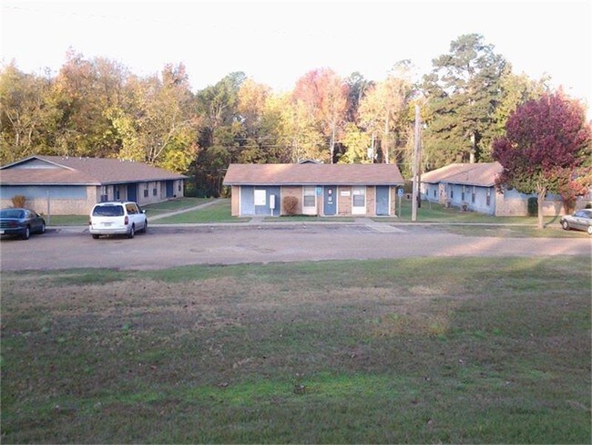Building Photo - 305 Hwy 8 N