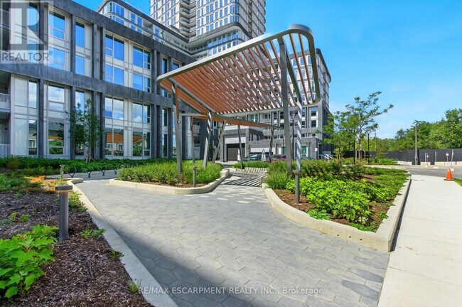 Photo du bâtiment - 3240-3240 William Coltson Ave