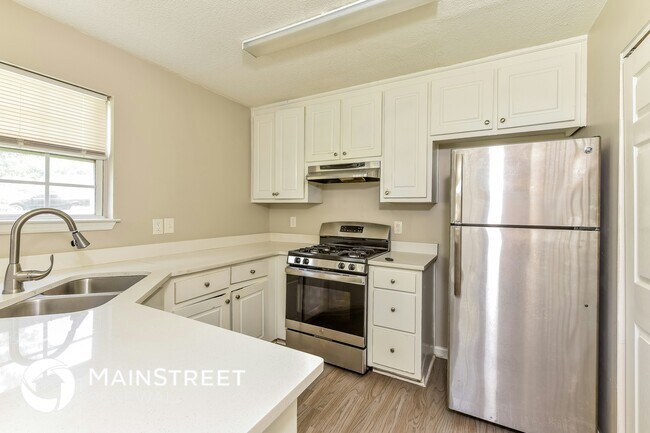 Foto del edificio - 3340 Glen Hollow Dr