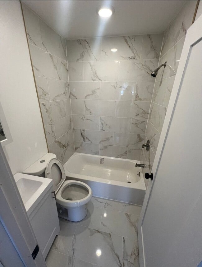 All Utilities INCLUDED - 6 Rooms for Rent - $450/mo -$800/mo - All Utilities INCLUDED - 6 Rooms for Rent - $450/mo -$800/mo House