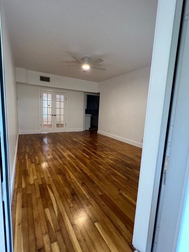 Foto del edificio - 2131 Calais Dr