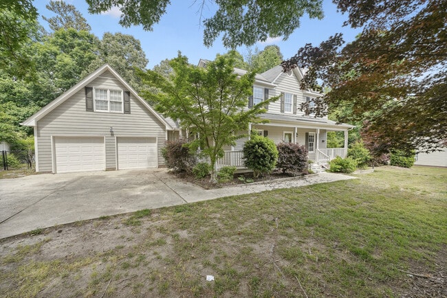 Building Photo - 223 Wintergreen Dr