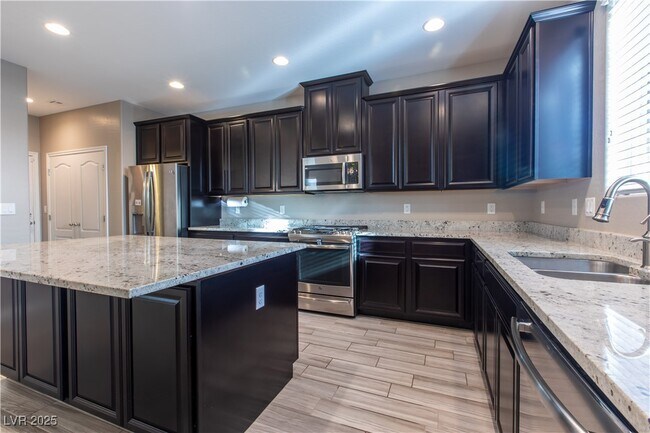 Building Photo - 12382 Loggeta Way