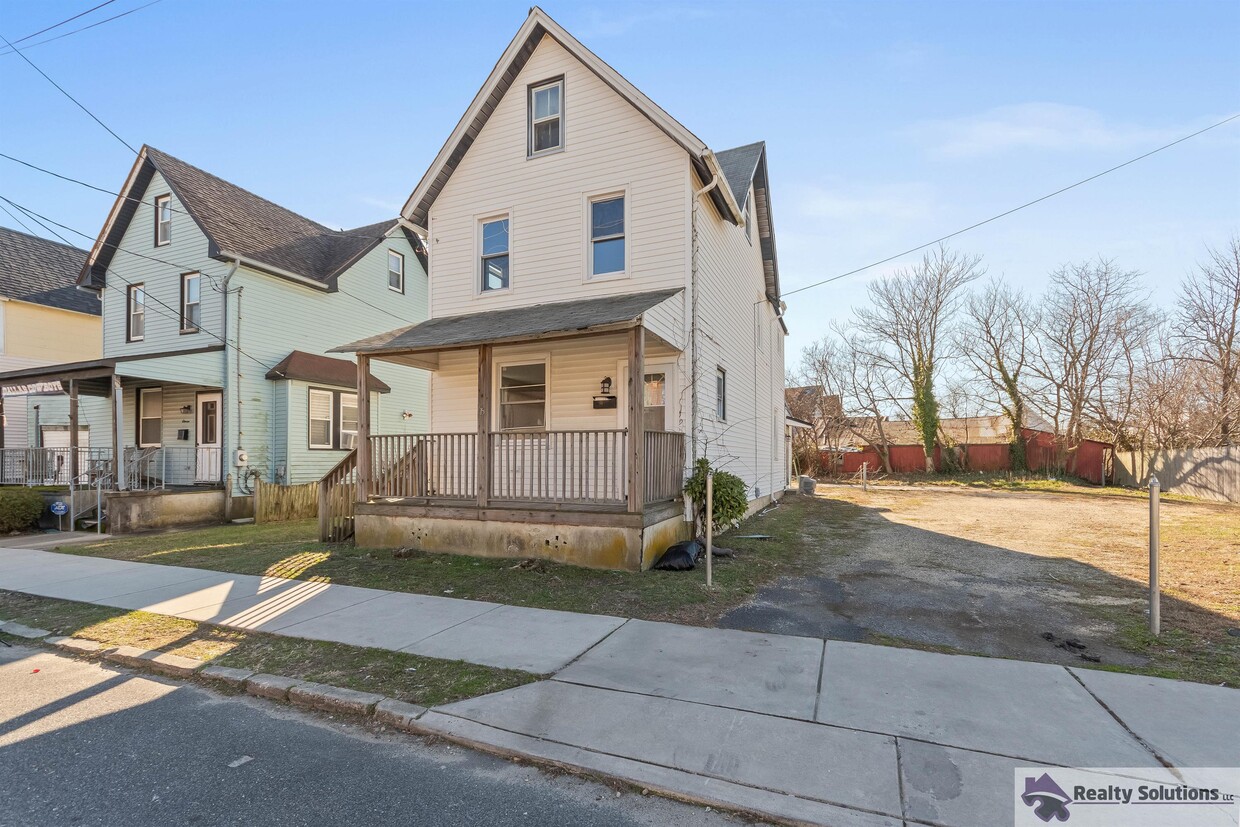 Foto principal - 15 Pleasant Ave