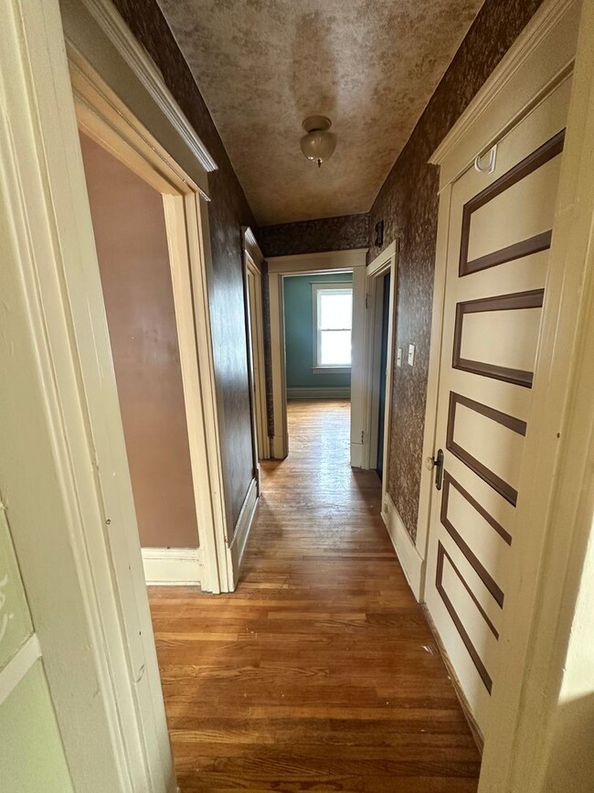 Building Photo - 1100 E Corrington Ave