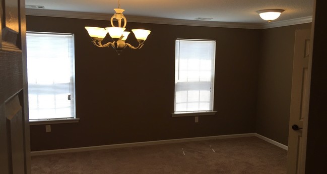 Building Photo - 105 Redrock Ct