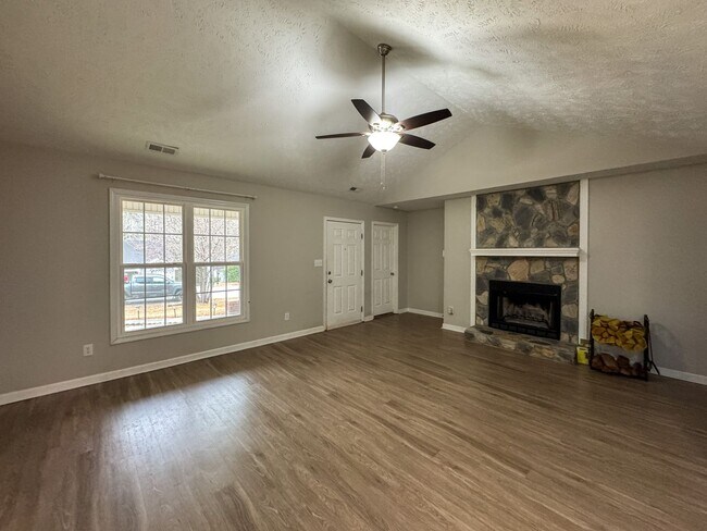 Foto del edificio - Charming 3 Bed 2 Bath Home in Jack Britt