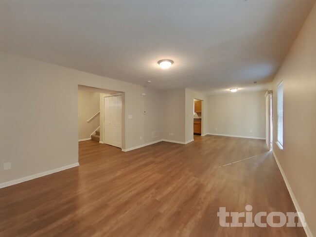 Foto del edificio - 9225 Dry Creek Dr