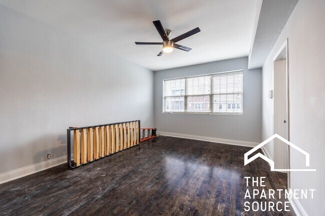 Building Photo - 2551 W Fullerton Ave