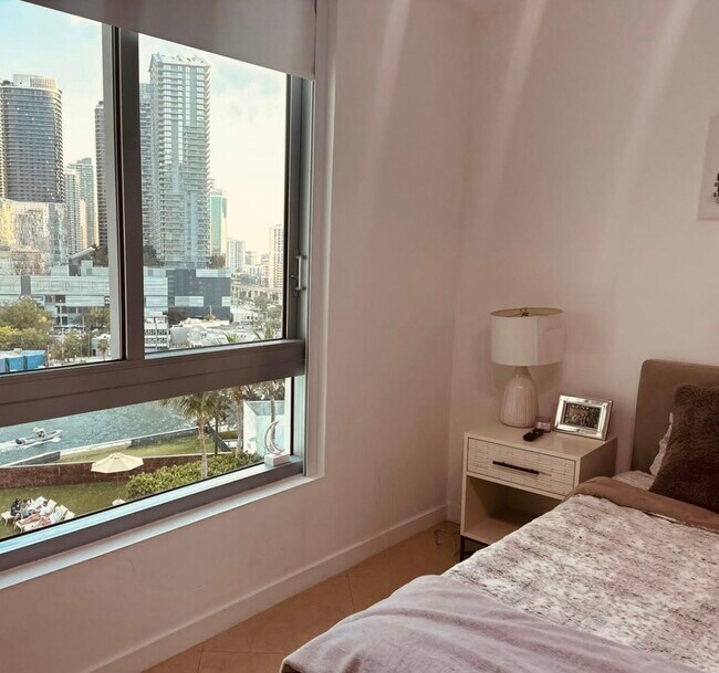 Foto del edificio - 350 S Miami Ave