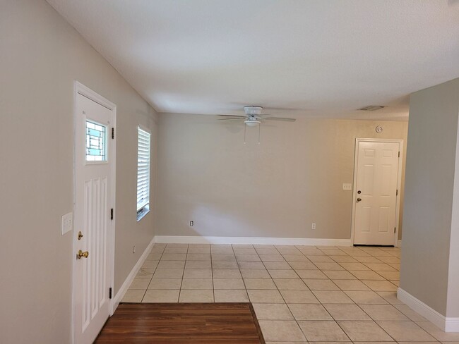 Building Photo - FOR RENT!!! CHARMING AND COZY 3 BEDROOM 2 ...