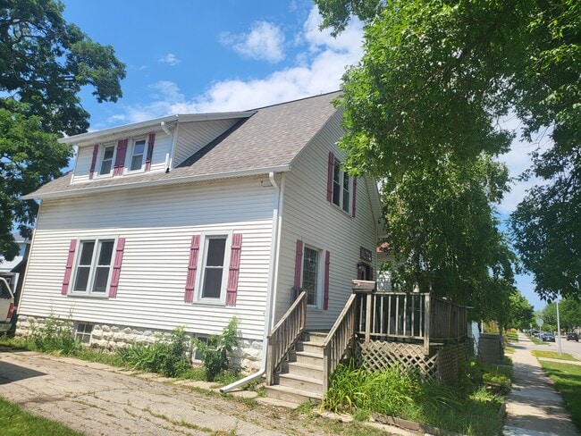 Building Photo - 204 N Macy St