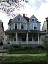 Building Photo - 27-29-29 Edmonds St