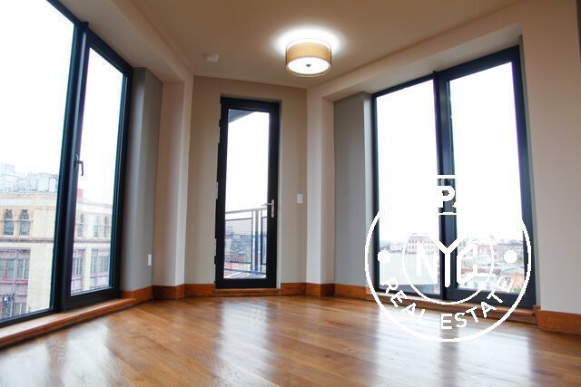 Foto principal - 865 Willoughby Ave