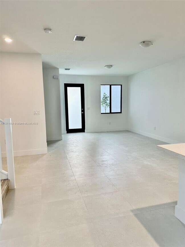 Foto del edificio - 13665-13157 SW 157th Ct