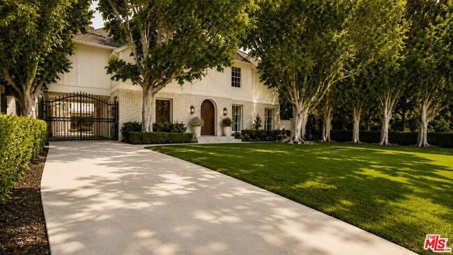 Building Photo - 612 N Bedford Dr