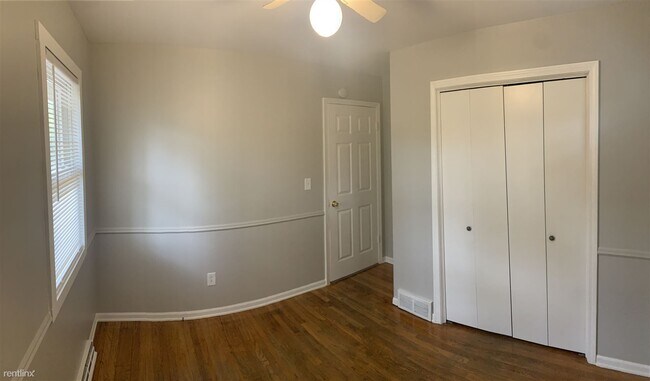 Building Photo - 2 br, 1 bath Duplex - 5614 Christie Ave SE