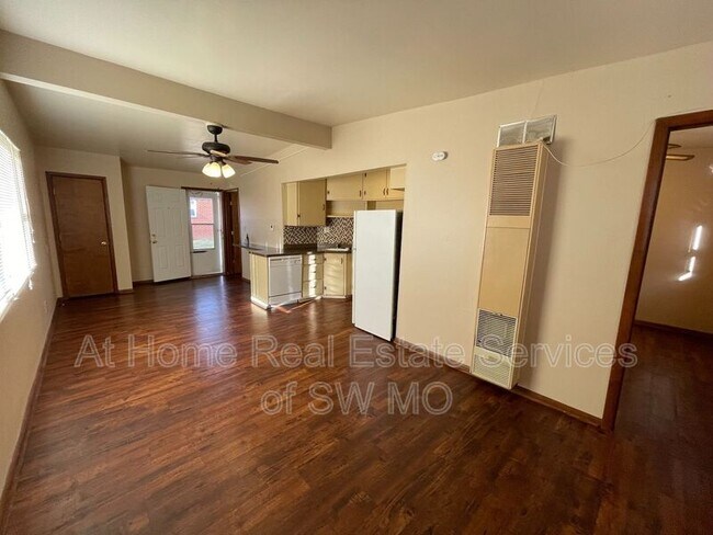 Building Photo - 1836 S Sieger Dr