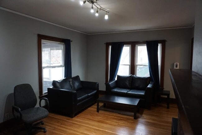 Building Photo - 105 N Coler Ave