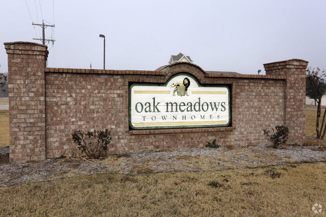 Foto del edificio - Oak Meadows Townhomes