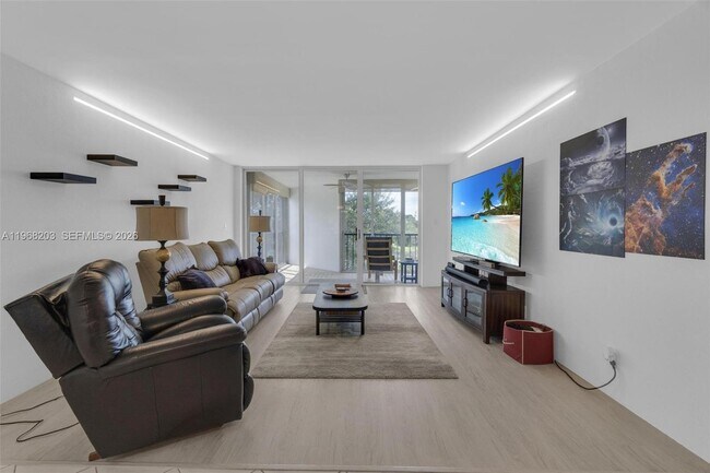 Foto del edificio - 16300 Golf Club Rd