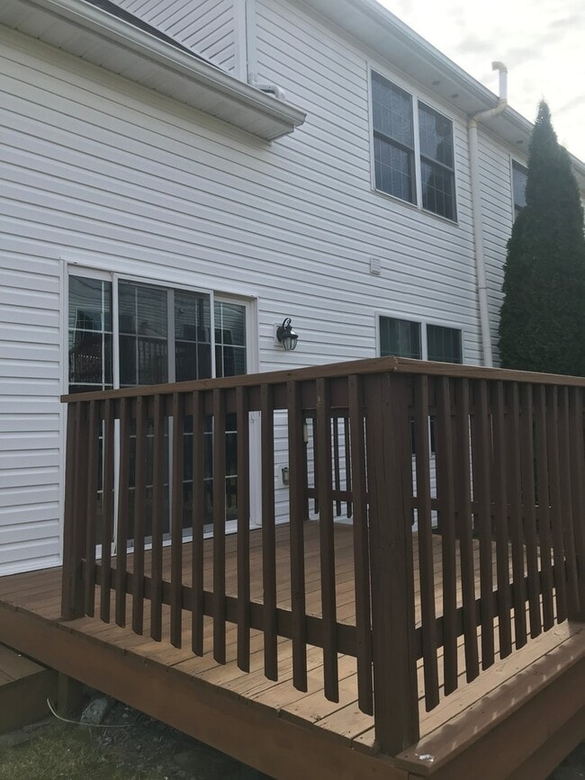 Building Photo - Beautiful State College townhouse available July or August